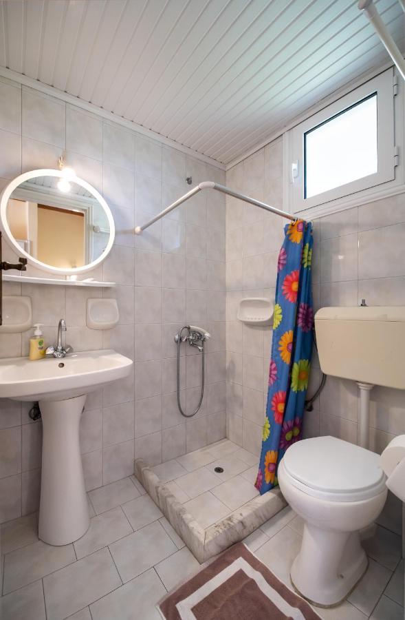 Artemis Hotel